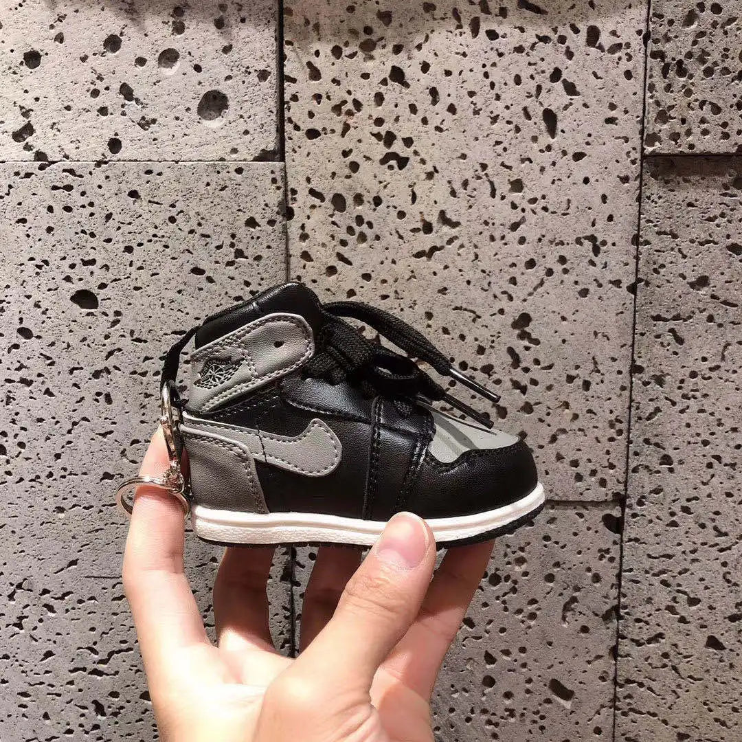 High Quality Portable Battery Charger Powerbank Coconut Sneakers 750 Shoe Power Bank 8000mAh  For All Phone