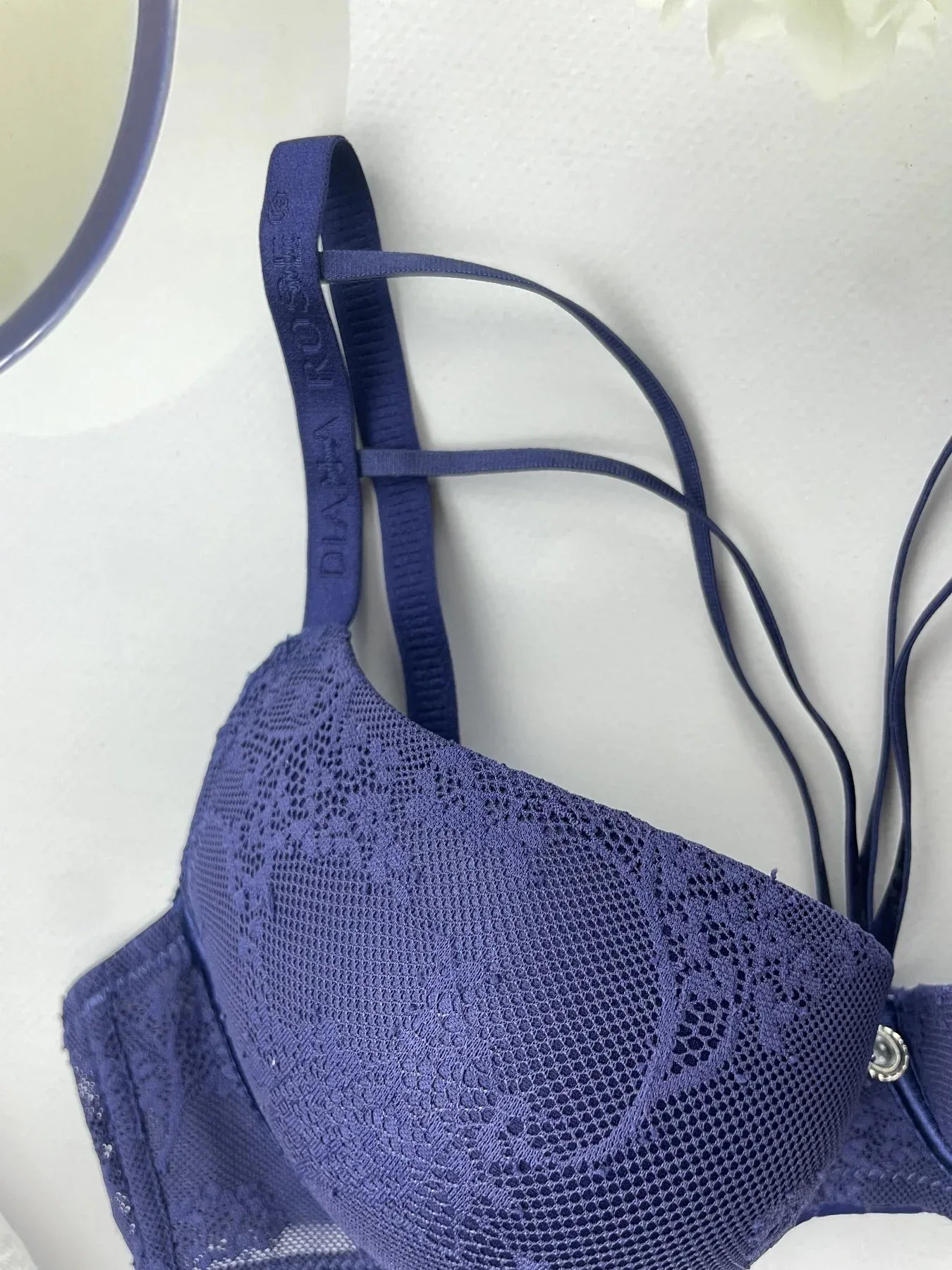 Thin on the top and thick on the bottom, lace ladies underwear, small breasts, big thick cups, sexy gathered bra