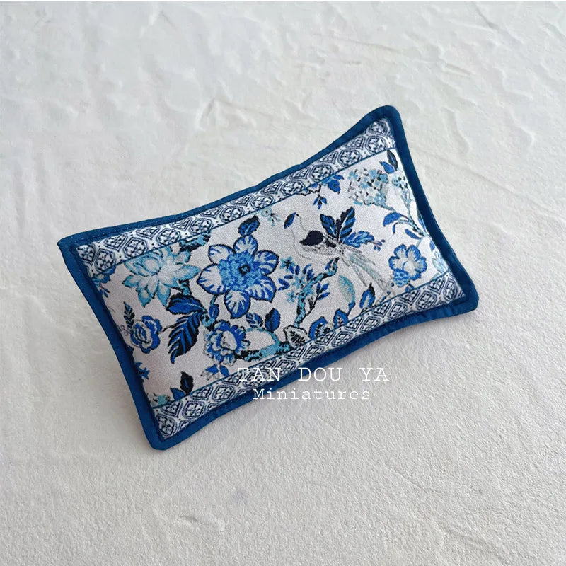 Miniature cloth blue and white porcelain tablecloth and throw pillow mini model for 1:6 bjd ob11 blythe dollhouse props Dolls ac