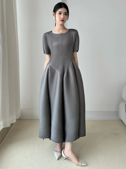 LANMREM High End Purple Pleated Women's Dress 2025 New Round Neck Short Sleeved Spliced Design Ball Gown Summer Dresses 2DB3489