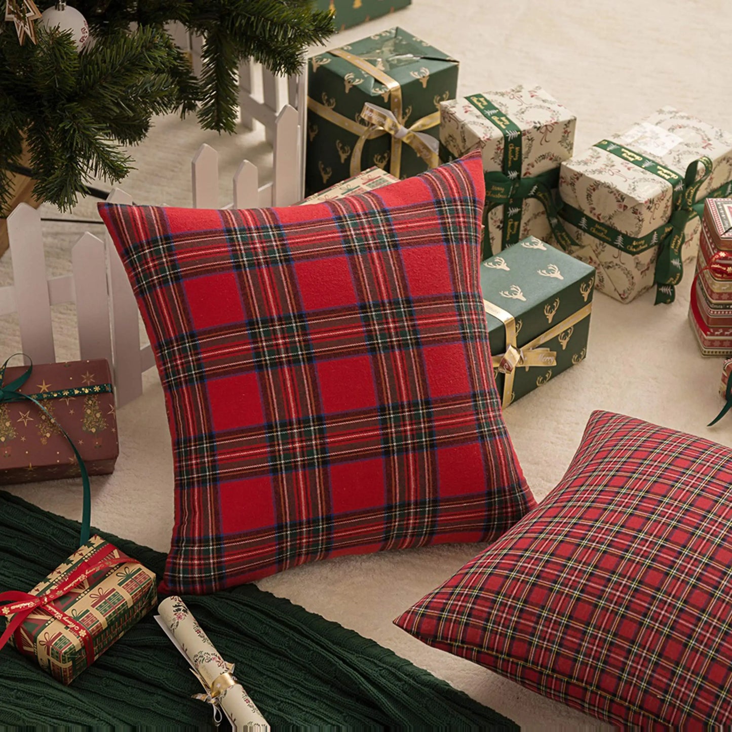 Christmas Plaid Decorative Throw Pillow Covers Scottish Tartan Cushion Case for Farmhouse Home Holiday Decor Sofa Couch Decor