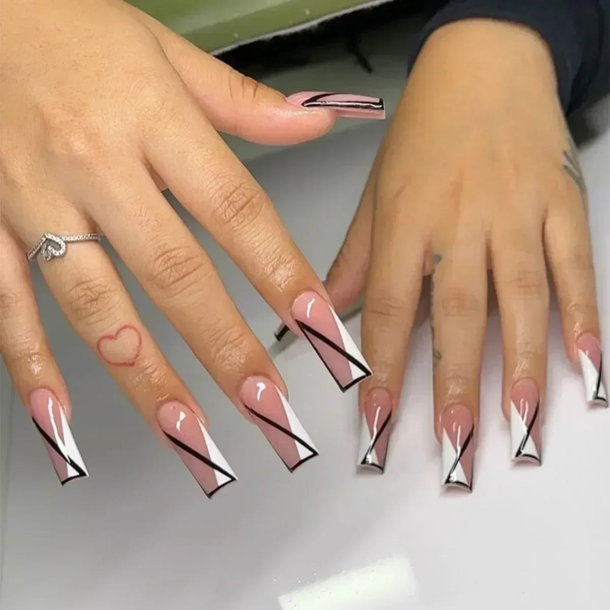 Romantic Red Lips Valentine's Day Wearable Fake Nails Frosted White Detachable Finished False Nails Press on Nails with Glue