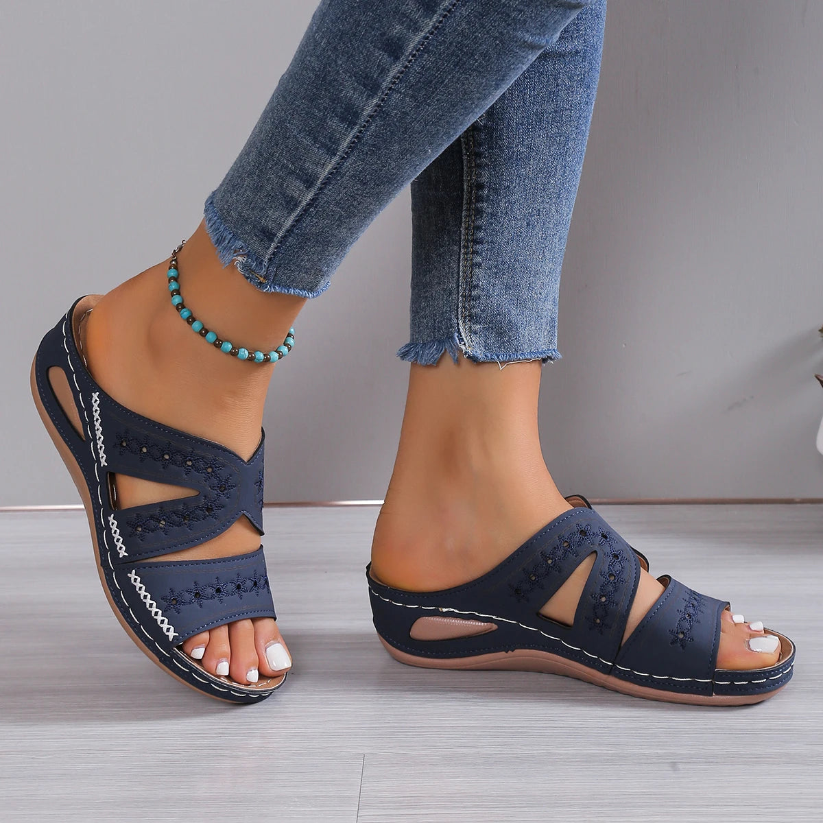 2025 New Summer Women Wedge Sandals Embroidery Thick Sole Open Toe Slippers Fashion Retro Casual Light Female Platform Slides