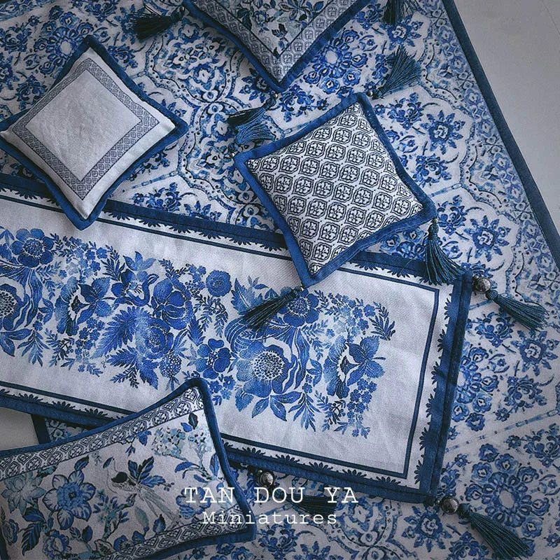 Miniature cloth blue and white porcelain tablecloth and throw pillow mini model for 1:6 bjd ob11 blythe dollhouse props Dolls ac