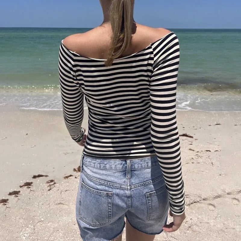 Autumn sexy off shoulder long sleeved black white contrasting color stripes slash neck T-shirt