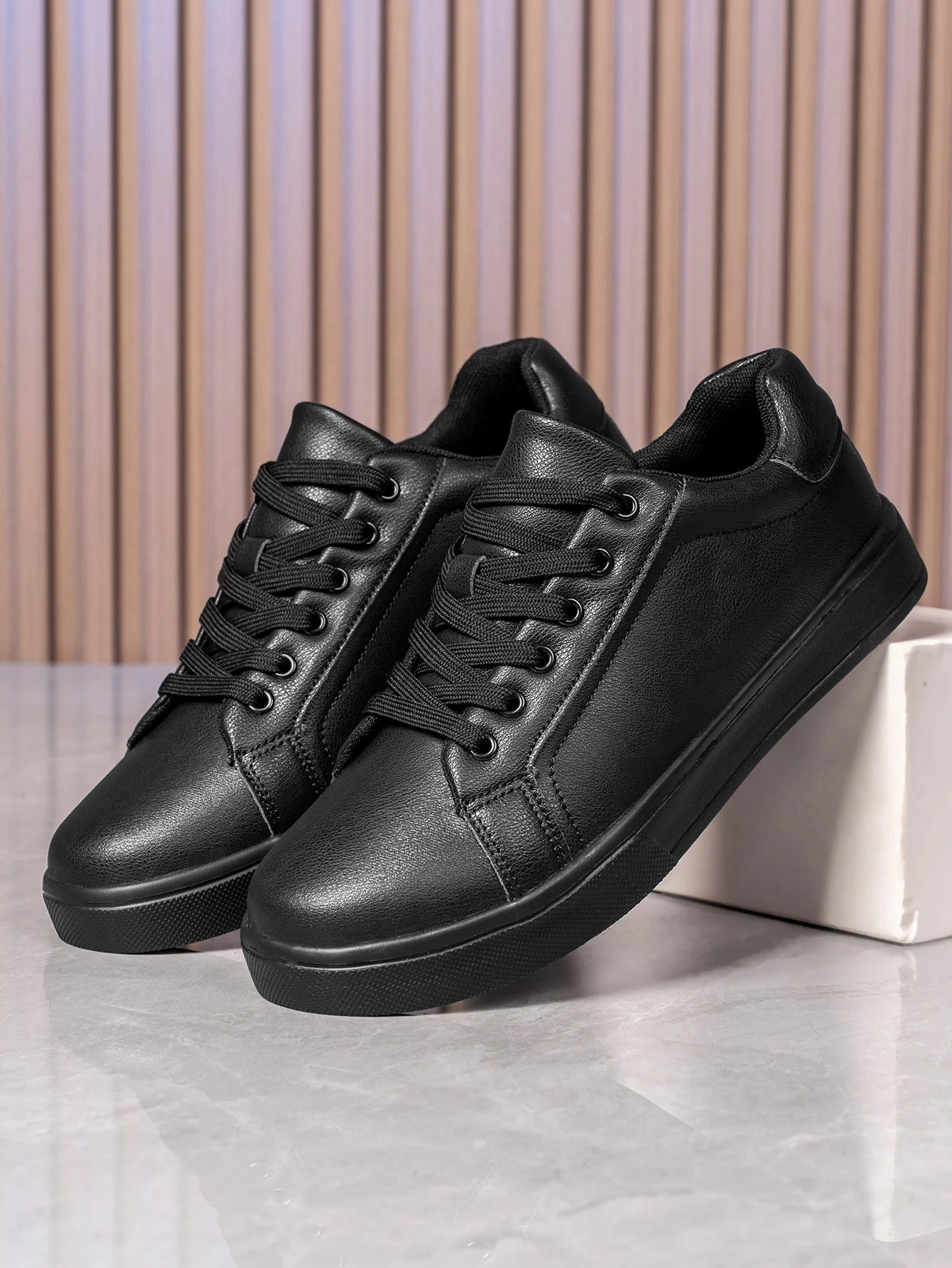 Men Shoes Skateboarding Shoes ForMen Sneakers Lightweight White Black Sports Shoes