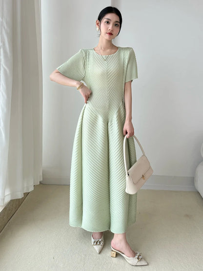LANMREM High End Purple Pleated Women's Dress 2025 New Round Neck Short Sleeved Spliced Design Ball Gown Summer Dresses 2DB3489