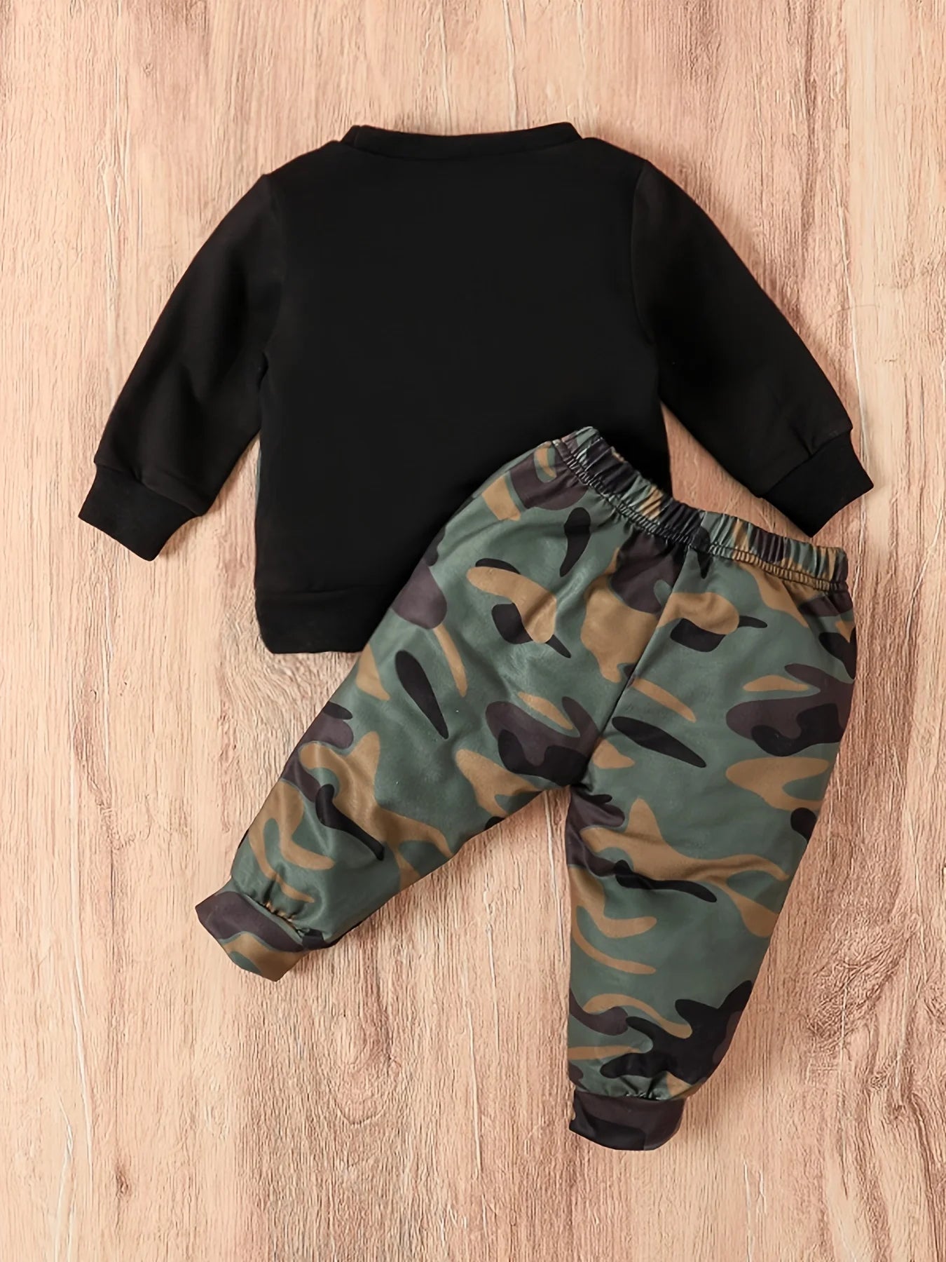 Two piece spring and autumn baby boy fashion and handsome long sleeved round neck top and camouflage pants set