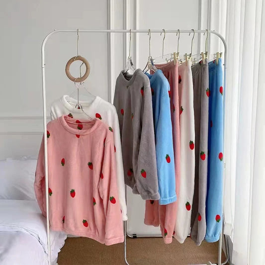 Women Pyjamas Sets 2025 Autumn Winter Warm Flannel Strawberry Coral Long Sleeve Girls Sleepwear Casual Fleece Pajamas Homewear