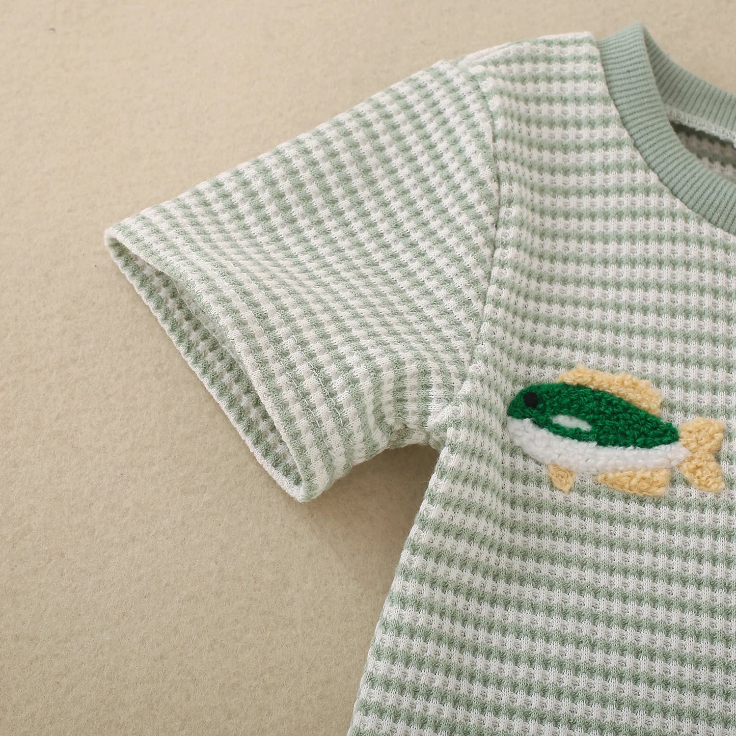 Summer neutral infant three small fish embroidered green short-sleeved T-shirt and green striped shorts two-piece set