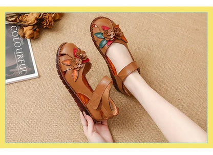 New 2025 Ladies Flat Sandals Soft Leather Anti-Slip Bottom Ethnic Style Comfortable Soft Surface Design for Elderly People
