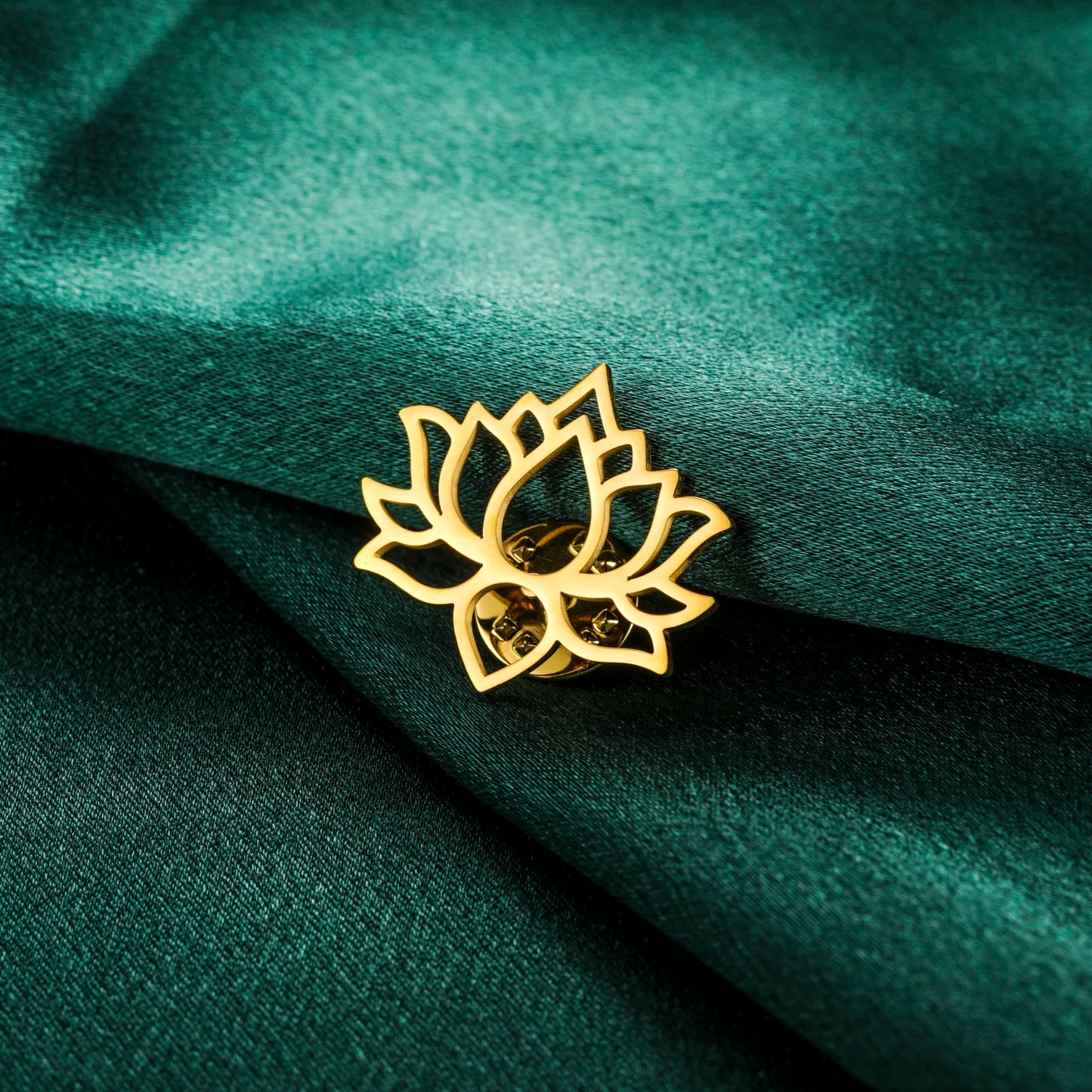 Skyrim Lotus Flower Women's Brooch Stainless Steel Gold Color Suit Badge Lapel Pin Yoga Buddhism Amulet Accessories Wholesale