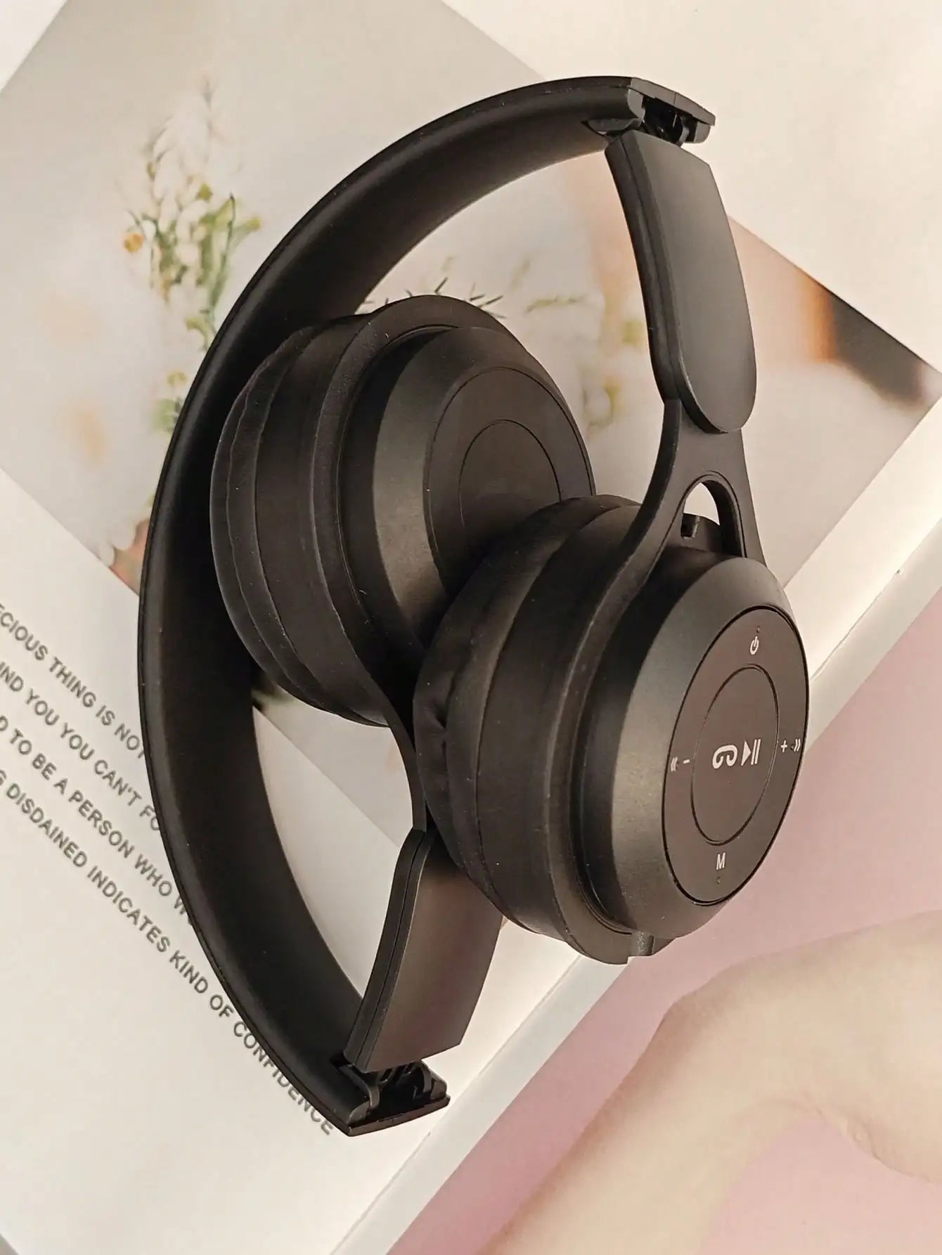 Y08 new style head-mounted wireless Bluetooth earphones, macaron color scheme, foldable, Bluetooth 5.3, long battery life, pink