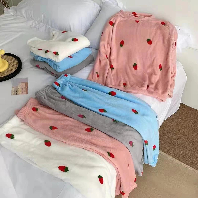Women Pyjamas Sets 2025 Autumn Winter Warm Flannel Strawberry Coral Long Sleeve Girls Sleepwear Casual Fleece Pajamas Homewear