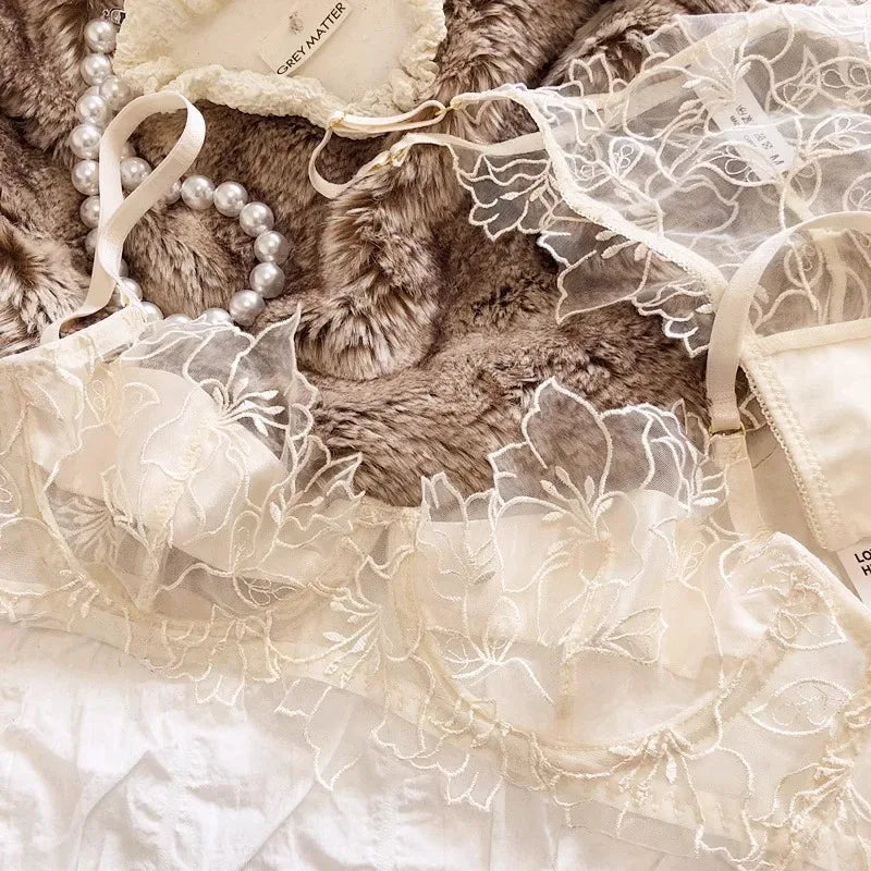MOYISU French Pure Desire Lingerie Sexy Thin Cup with Underwire Bra Set Christmas New Embroidered Lace Underwear Bra