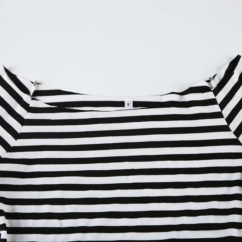 Autumn sexy off shoulder long sleeved black white contrasting color stripes slash neck T-shirt