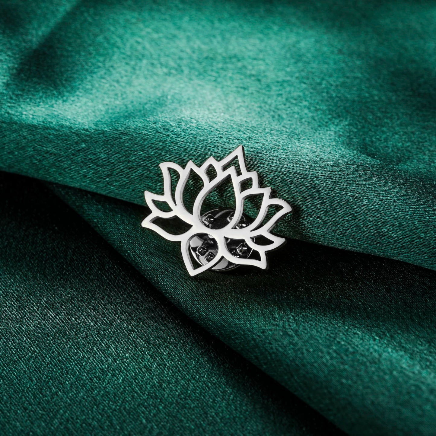 Skyrim Lotus Flower Women's Brooch Stainless Steel Gold Color Suit Badge Lapel Pin Yoga Buddhism Amulet Accessories Wholesale