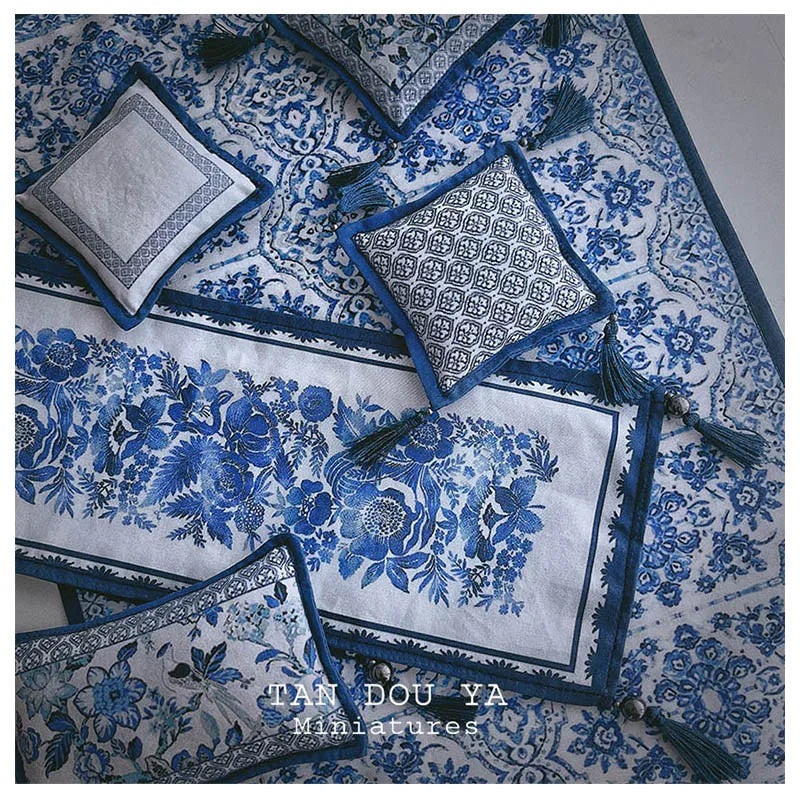 Miniature cloth blue and white porcelain tablecloth and throw pillow mini model for 1:6 bjd ob11 blythe dollhouse props Dolls ac