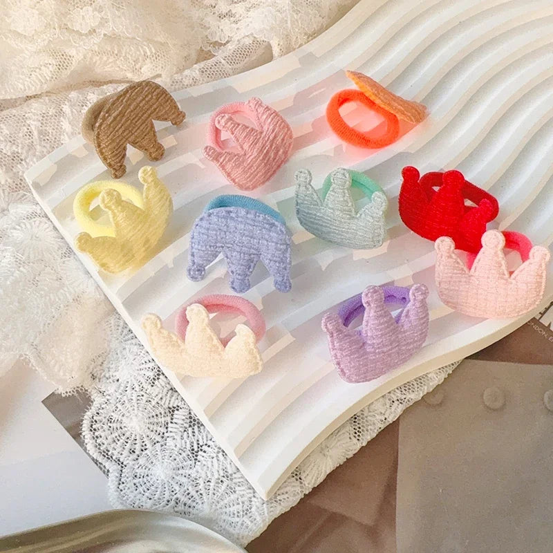 Lot de 10 élastiques à cheveux rouges pour filles, motif couronne et papillon, pour le Nouvel An. Sans danger pour les cheveux. Cordon en caoutchouc pour queue de cheval.