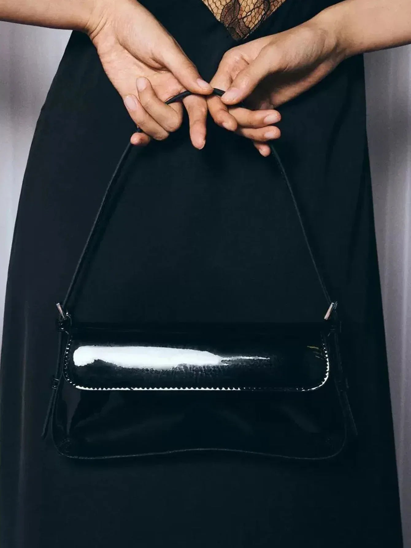 Red Stick Underarm Bag 2024 Autumn New Product Fashionable Simple Commuter Flip Retro Shoulder Bag