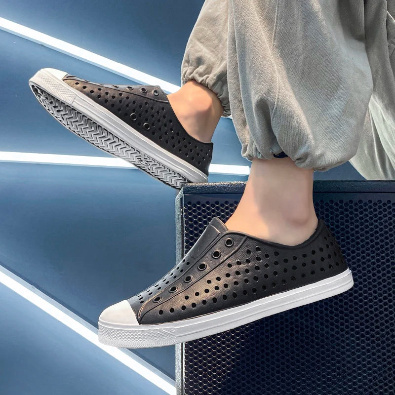 New beach sandals perforated shoes men's anti slip work shoes summer garden shoes water shoes ultra light outdoor walking shoes