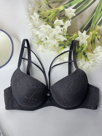 Thin on the top and thick on the bottom, lace ladies underwear, small breasts, big thick cups, sexy gathered bra