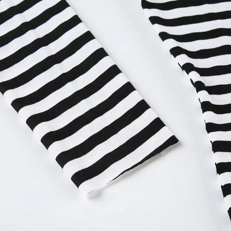 Autumn sexy off shoulder long sleeved black white contrasting color stripes slash neck T-shirt