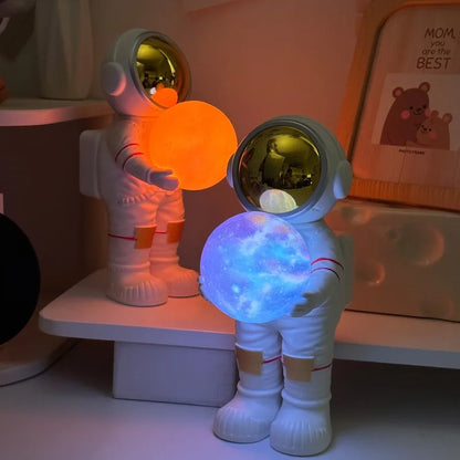 Space Man Hugging the Night Sky Bluetooth Speaker Dreamy Starry Sky Audio System Subwoofer Night Light Decoration Creative Gift
