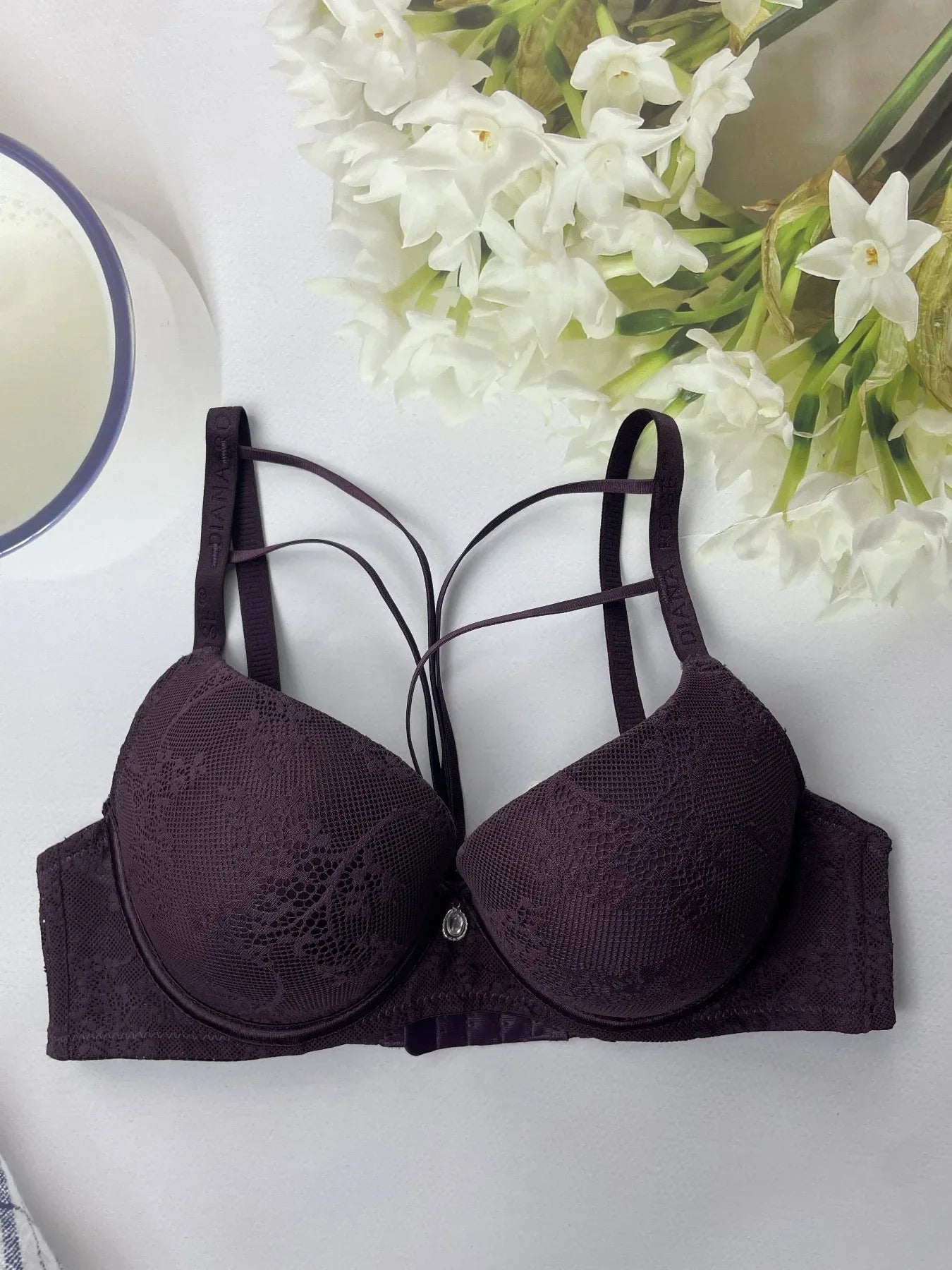 Thin on the top and thick on the bottom, lace ladies underwear, small breasts, big thick cups, sexy gathered bra