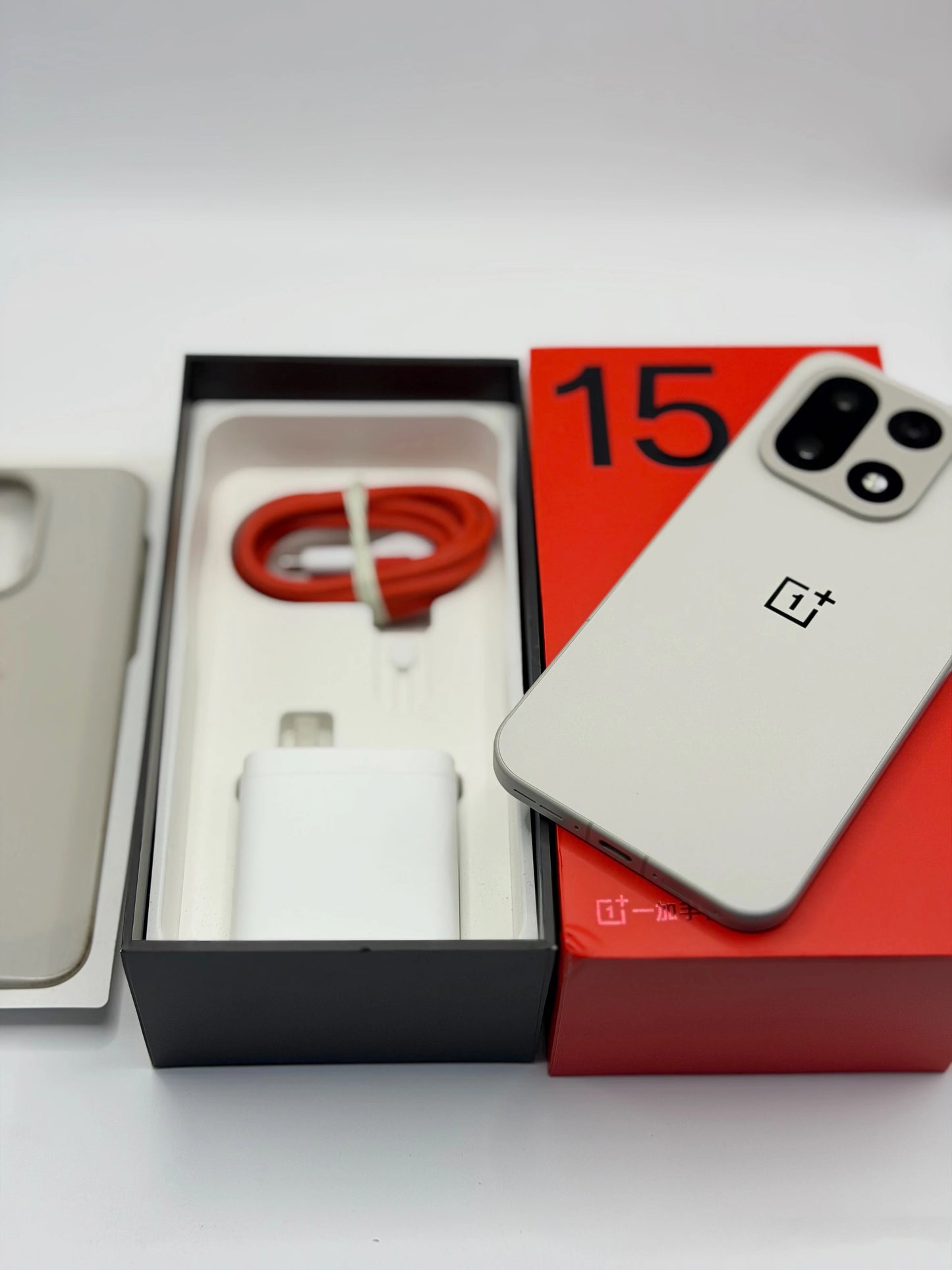 [New Launch] Oneplus 15 5G NFC 6.78"165Hz AMOLED Display 7300mAh Battery 120W SUPERVOOC 50MP Camera  Snapdragon 8 Elite Gen 5