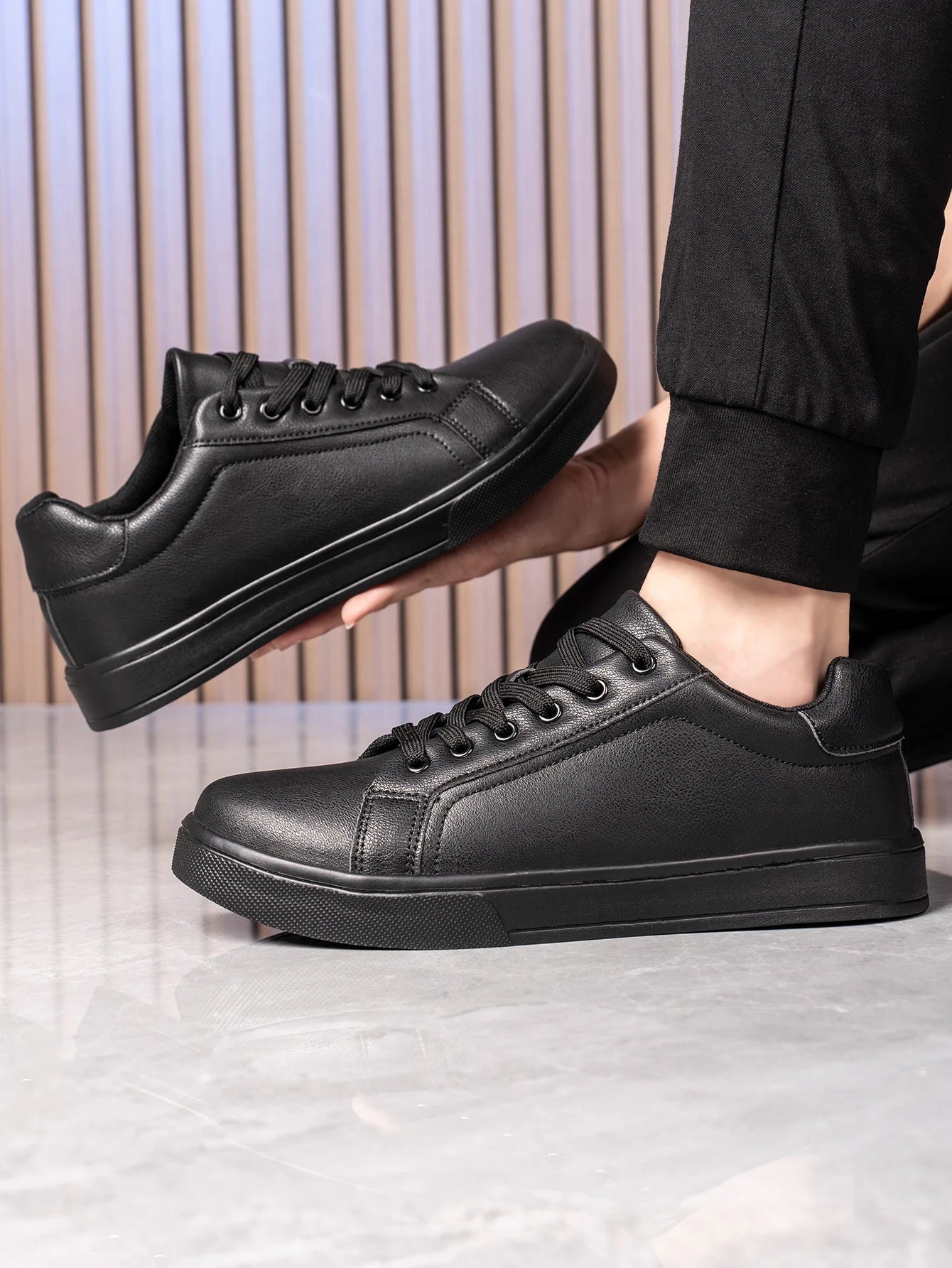 Men Shoes Skateboarding Shoes ForMen Sneakers Lightweight White Black Sports Shoes