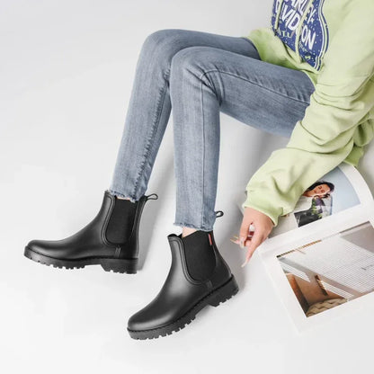 Women's short tube anti slip rain shoes, lightweight waterproof water shoes, fashionable Chelsea rain boots, PVC one-time moldin
