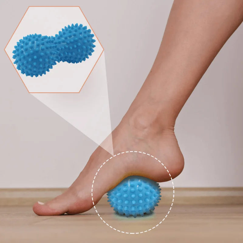 Peanut-shaped yoga massage ball for deep tissue massage. It relaxes muscles in the shoulders, neck and back and relieves neck tension. It is an essential fitness accessory for yoga.