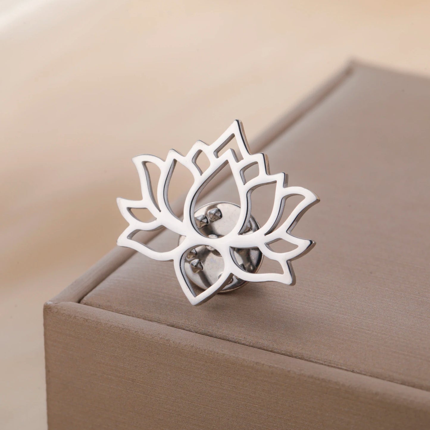 Skyrim Lotus Flower Women's Brooch Stainless Steel Gold Color Suit Badge Lapel Pin Yoga Buddhism Amulet Accessories Wholesale