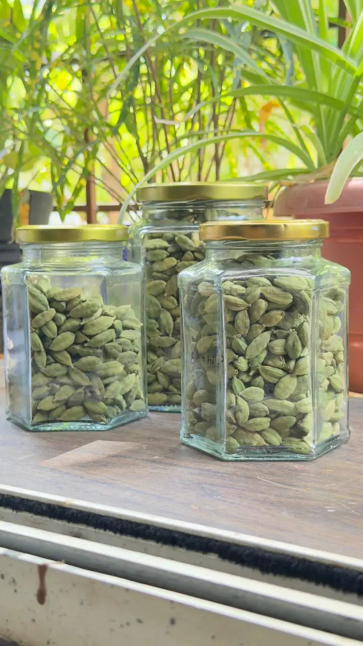 Luxury 8+1 Grade Highland Reserve Fresh Raw Extra Green Cardamom Pods Fragrant Seed Pods Signature Spice Collection Bulk Export