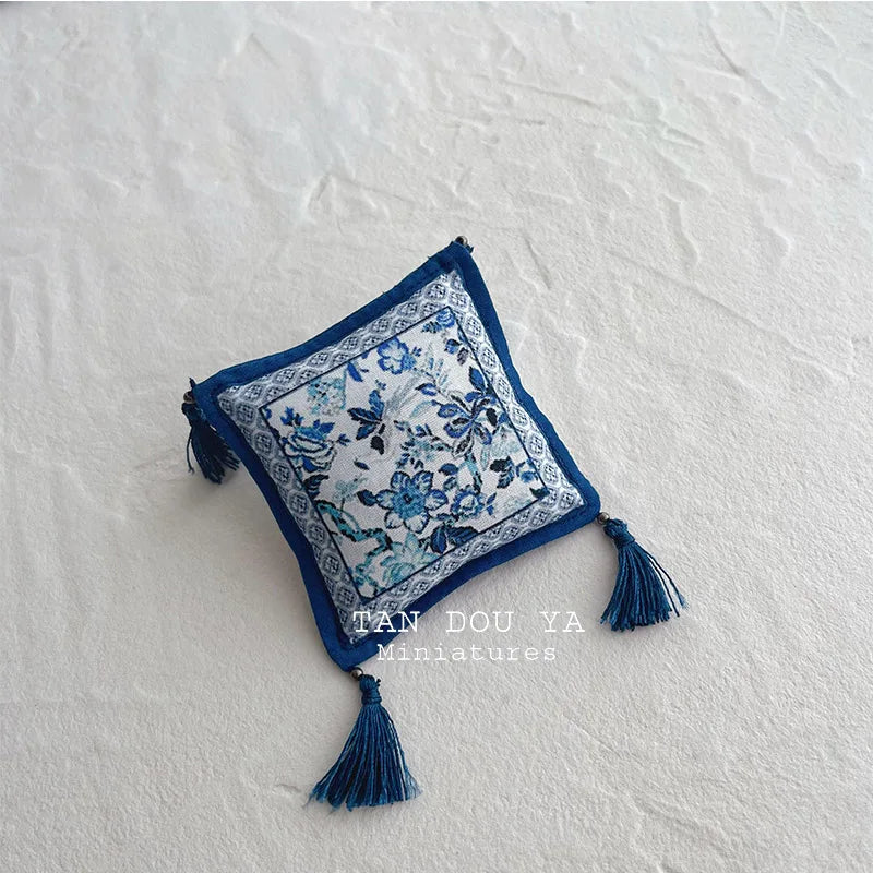 Miniature cloth blue and white porcelain tablecloth and throw pillow mini model for 1:6 bjd ob11 blythe dollhouse props Dolls ac