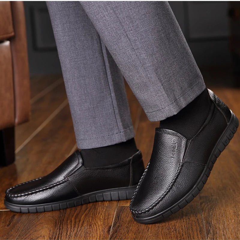 Men Loafers Fashion Slip on Soft Flats Genuine Leather Simple Moccasin Comfy Handmade Man Driving Footwear Non-Slip Boat Shoes