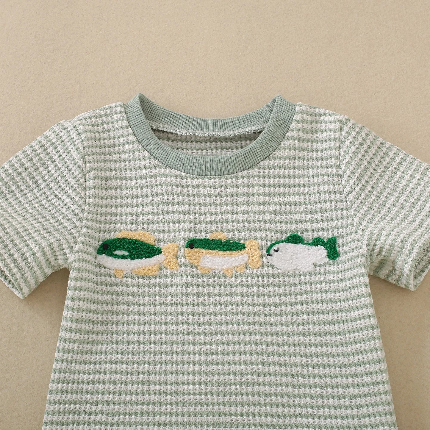 Summer neutral infant three small fish embroidered green short-sleeved T-shirt and green striped shorts two-piece set
