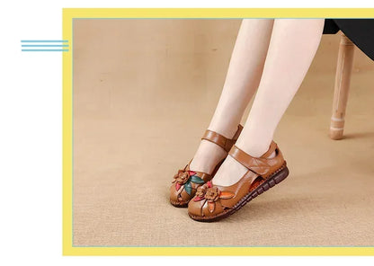 New 2025 Ladies Flat Sandals Soft Leather Anti-Slip Bottom Ethnic Style Comfortable Soft Surface Design for Elderly People
